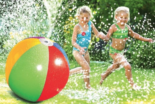 Inflatable-Garden-Water-Sprinkler-Ball-1