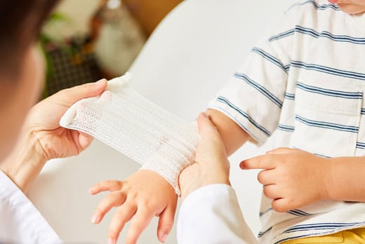 online-paediatric-first-aid-certificate-course-london-wowcher