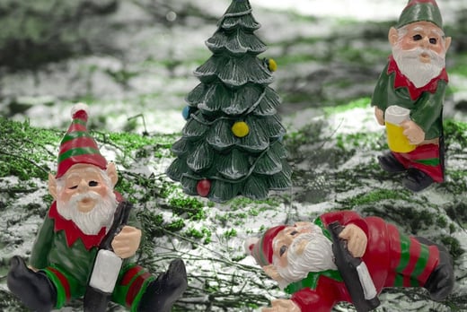 Set-of-4-naughty-garden-Christmas-gnomes-3