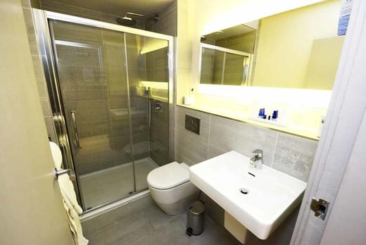 The Glynhill Hotel-bathroom