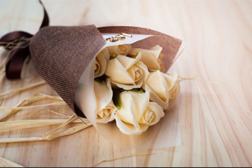 40% off Letterbox Flowers for £3 - Roses & Cushions 