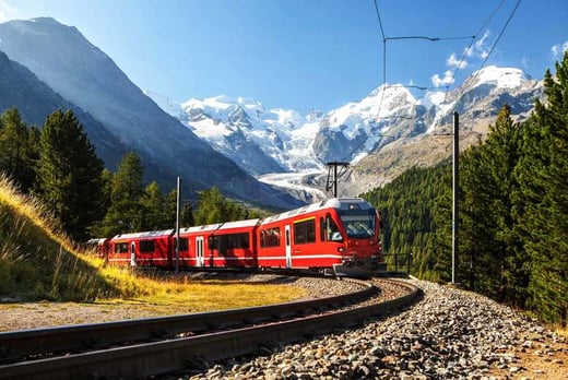 Switzerland-Alpine train 