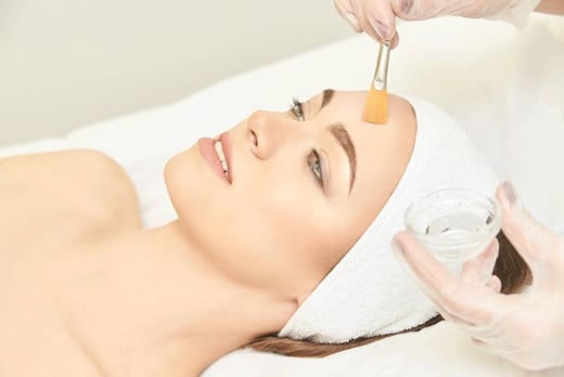 FULHAM: A 1-hour HydraFacial including an LED mask, glycolic acid and hyaluronic acid for one person at Chelsea Aesthetics, Fulham (was £99) OR redeem towards another available deal