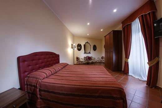 Grand Hotel Capodimonte - bedroom