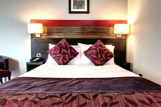 Clayton Hotel Cardiff - bedroom
