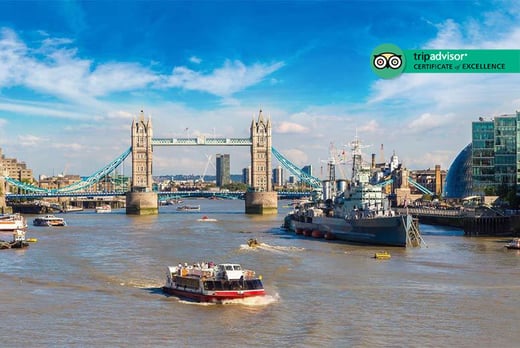 Thames Evening Cruise For 2 – Bubbly, Canapés & Live Music