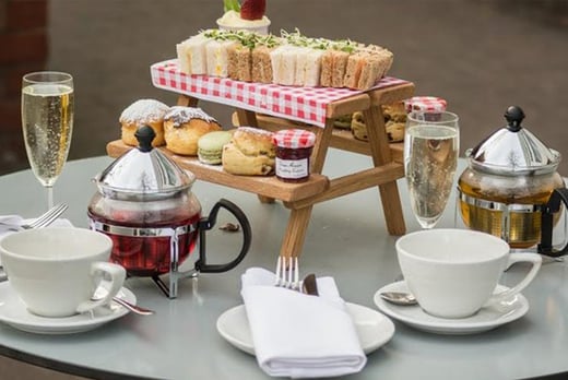 4* Hilton Hyde Park Al Fresco Afternoon Tea and Prosecco for 2
