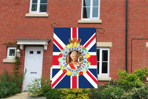Queen-Elizabeth-70th-Anniversary-LED-Flag-lead-
