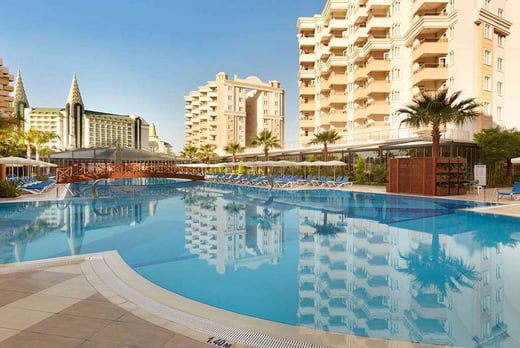  Ramada Resort by Wyndham Lara-pool