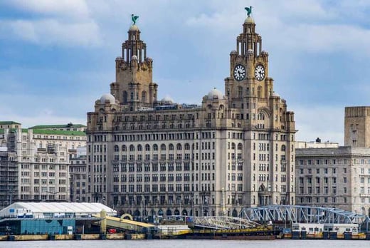 Liverpool City Centre Stay, Breakfast & Wine for 2 £65 ...