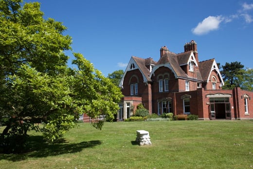 4* Stourport Manor & Dinner - Wowcher